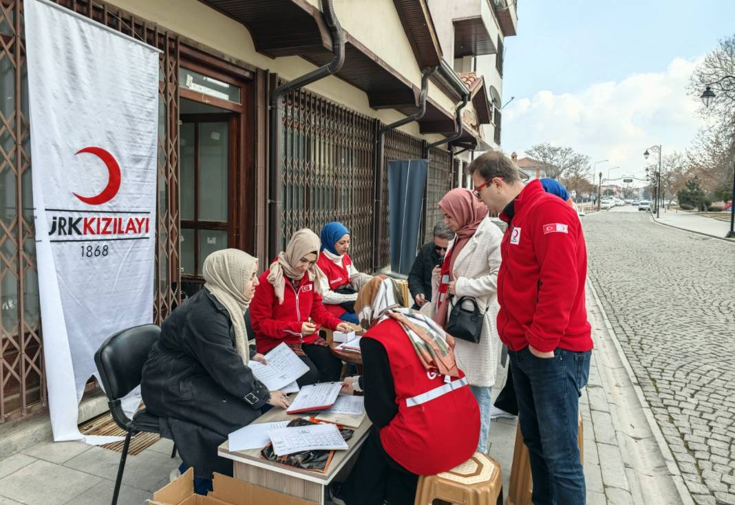 Kızılay Karatay, Ramazan’ın ilk günü 130 ailenin yardımına koştu 1